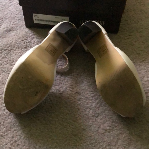 White platform sandals - Picture 3 of 3